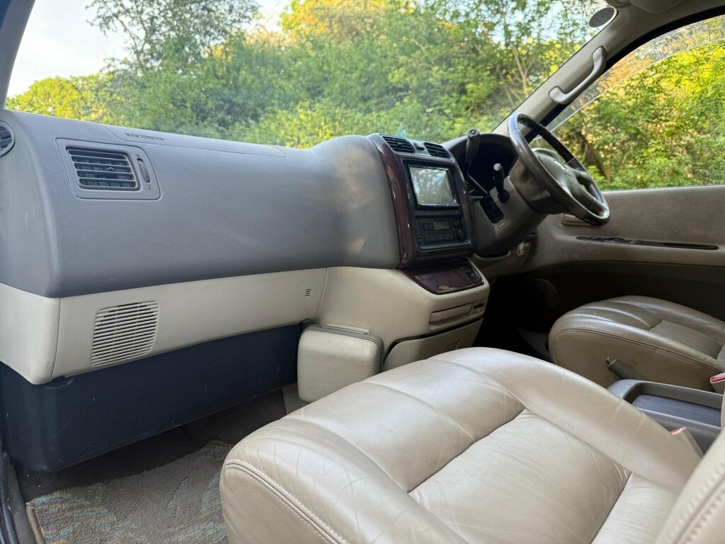 Toyota Granvia Ace Regius White #12