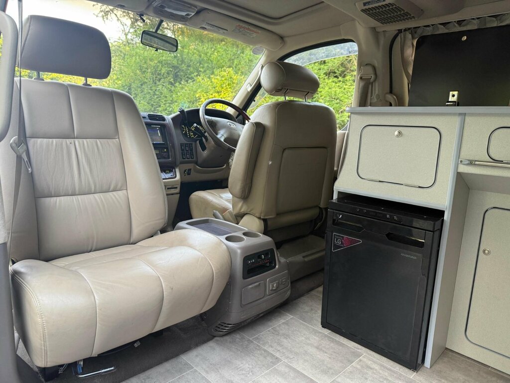 Toyota Granvia Ace Regius White #10