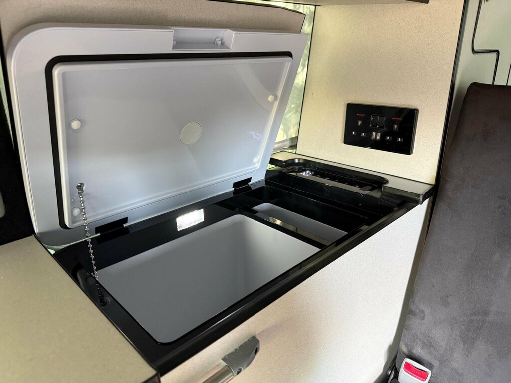 Mazda Bongo Friendee Black #7