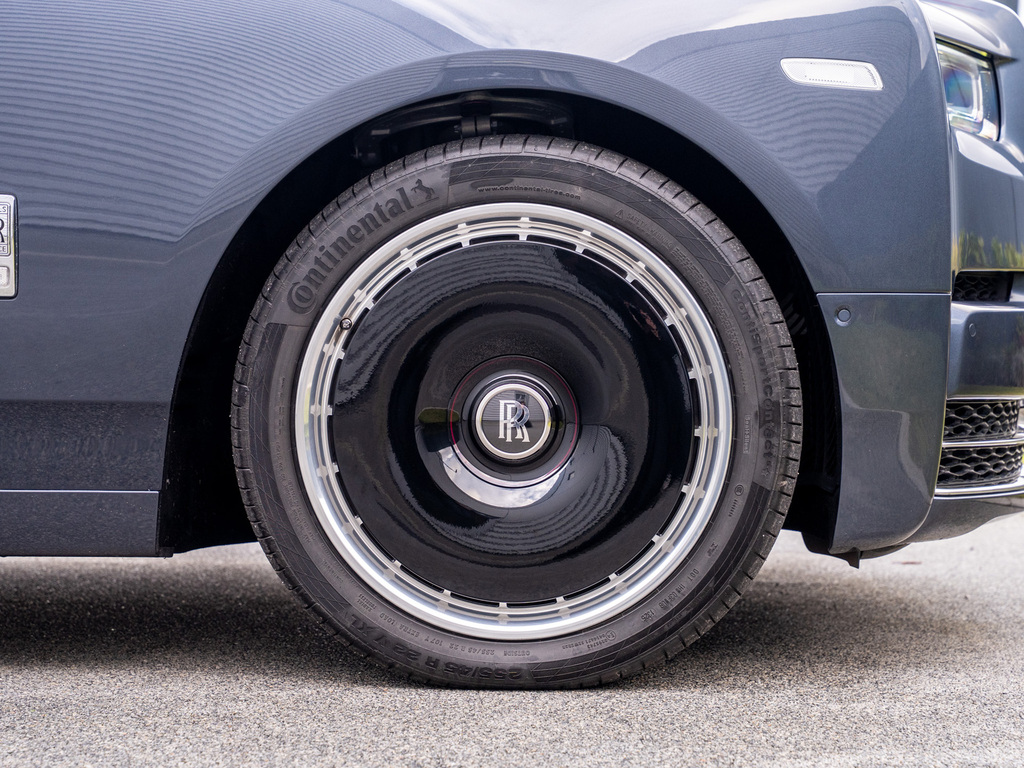 Rolls-Royce Phantom Saloon Black #37