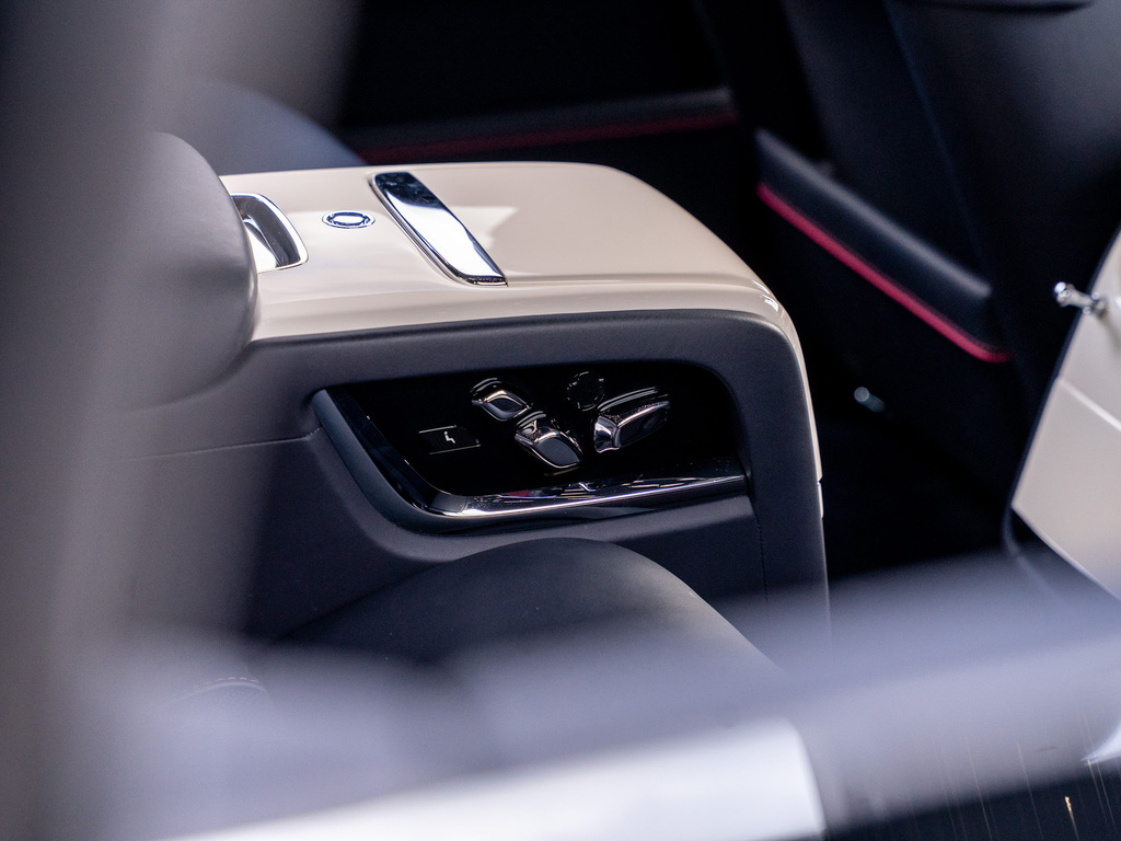 Rolls-Royce Phantom Saloon Black #33