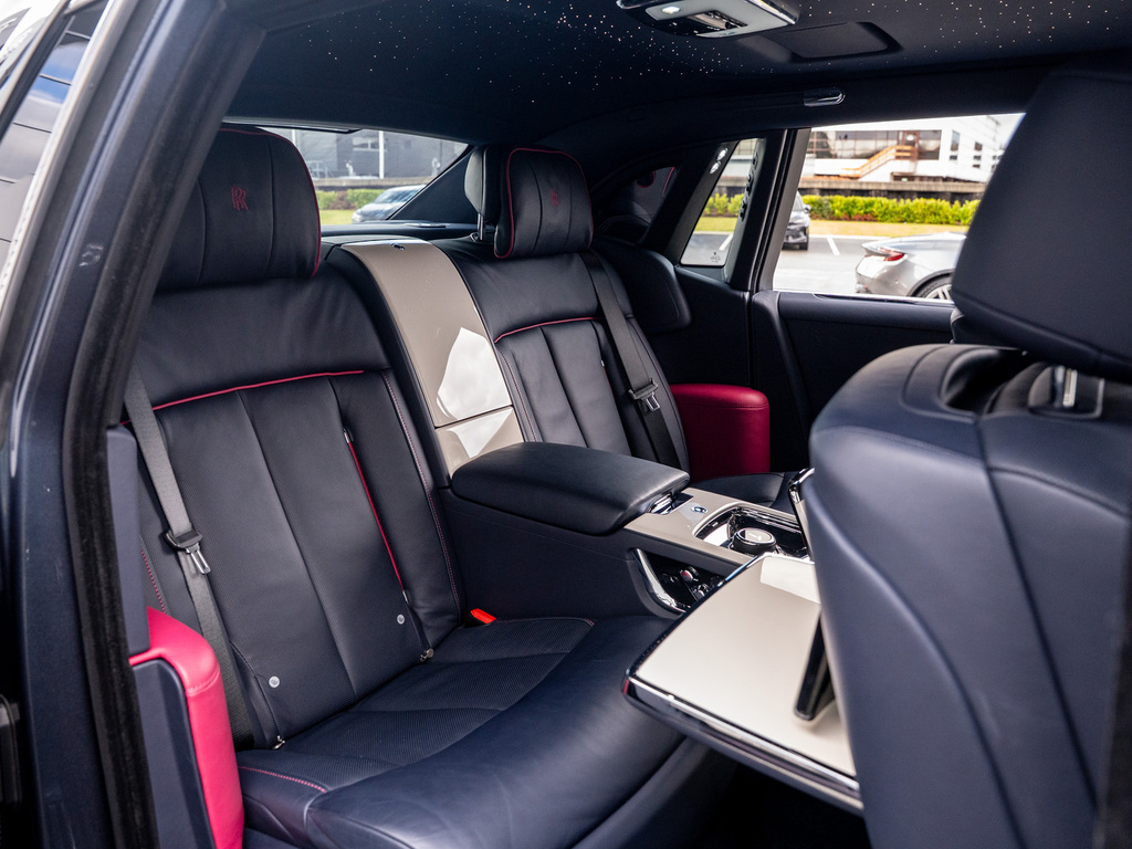 Rolls-Royce Phantom Saloon Black #13