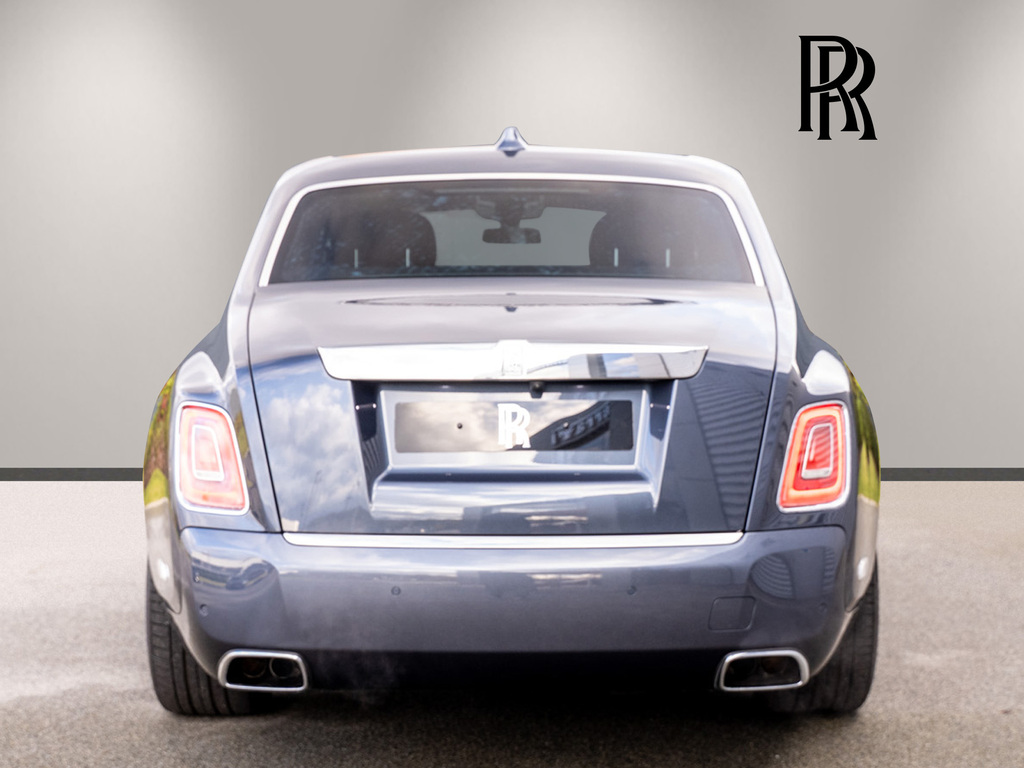 Rolls-Royce Phantom Saloon Black #44