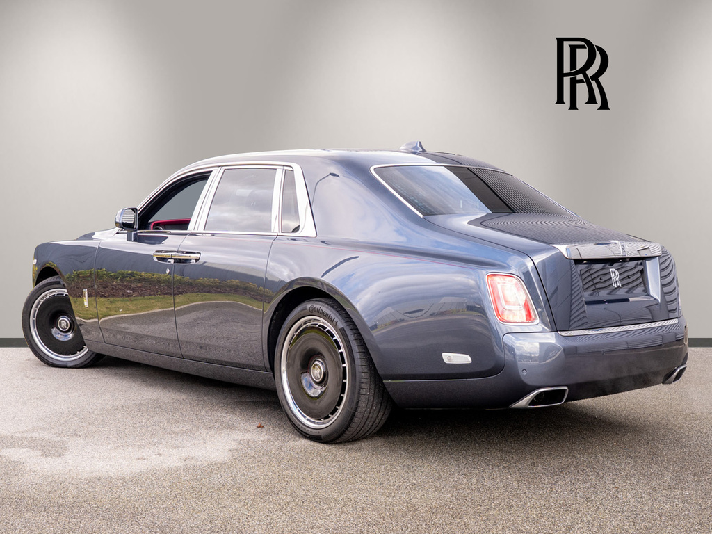 Rolls-Royce Phantom Saloon Black #46