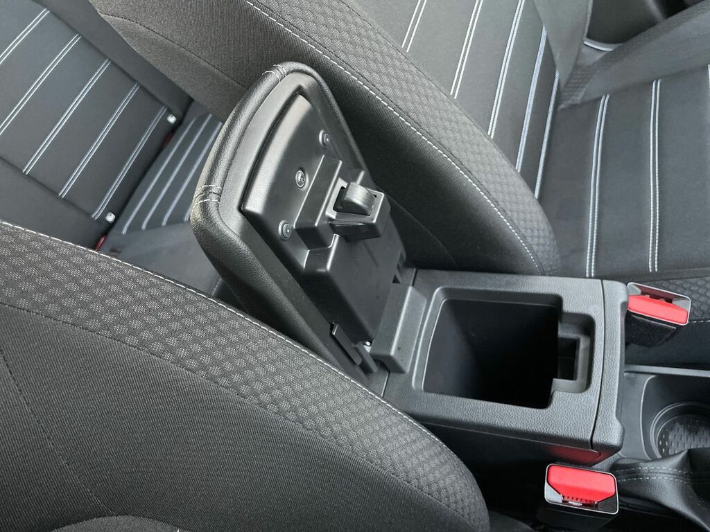 Mitsubishi Space Gear 3.0 V6 4X4 6 Seats 54,000 Mil White #42