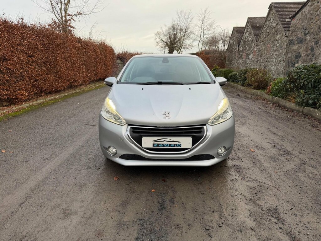 Peugeot 208 1.6 E-hdi Allure Euro 5 Ss IRZ6504 Silver #2
