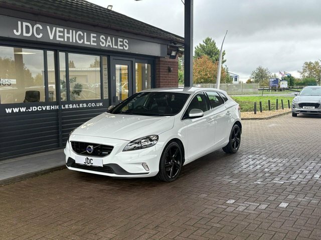 Volvo V40 2014 1.6 T3 R-design Hatchback E White #4