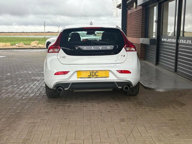Volvo V40 2014 1.6 T3 R-design Hatchback E White #6