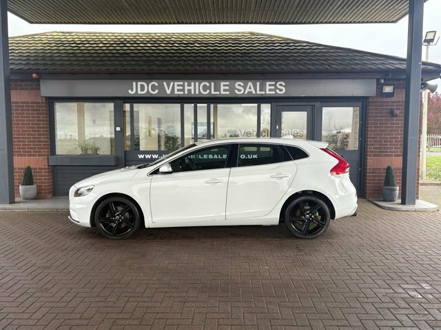 Volvo V40 2014 1.6 T3 R-design Hatchback E White