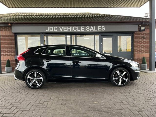 Volvo V40 2018 2.0 D2 R-design Hatchback E MA18ZYS Black #3