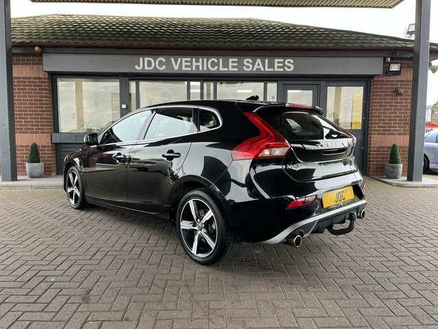 Volvo V40 2018 2.0 D2 R-design Hatchback E MA18ZYS Black #2