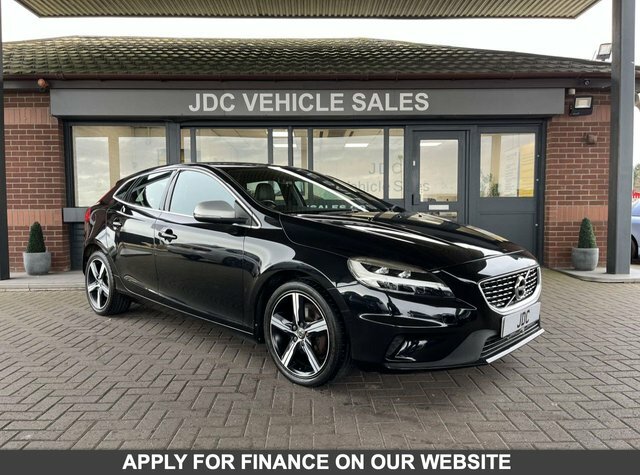 Volvo V40 2018 2.0 D2 R-design Hatchback E Black