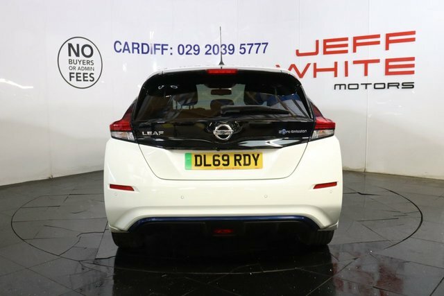 Nissan Leaf N-connecta Hatchback White #3