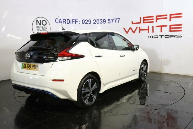 Nissan Leaf N-connecta Hatchback White #4