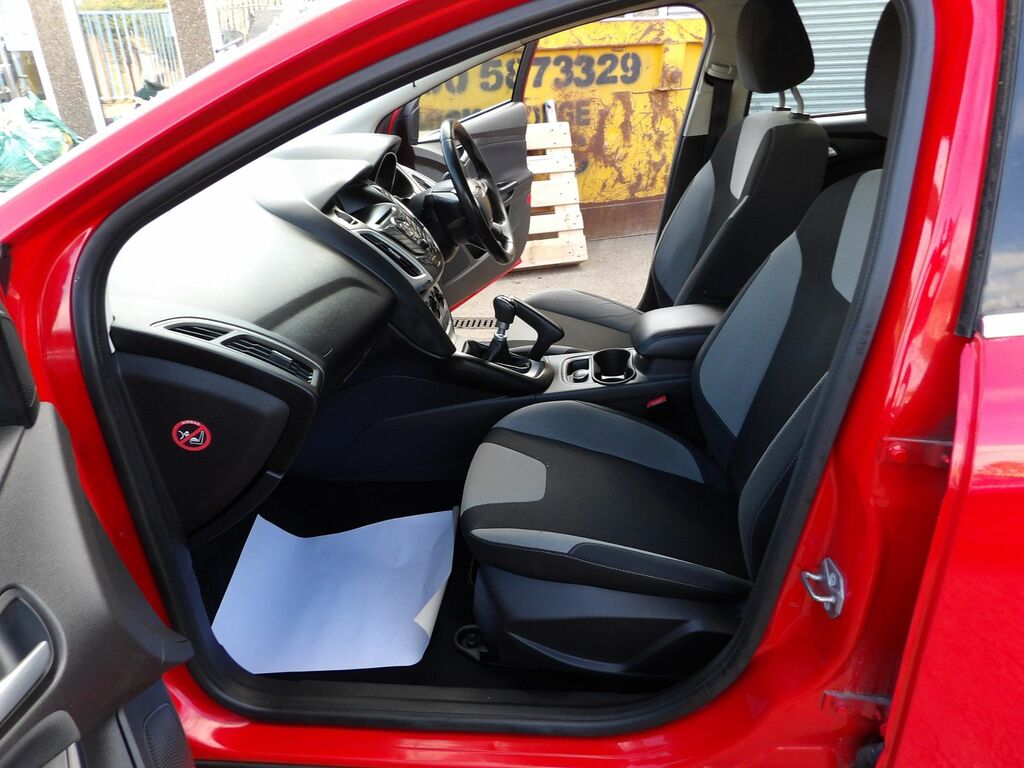 Ford Focus 1.6 Tdci Zetec Navigator Hatchback Manu CV64KKC Red #6