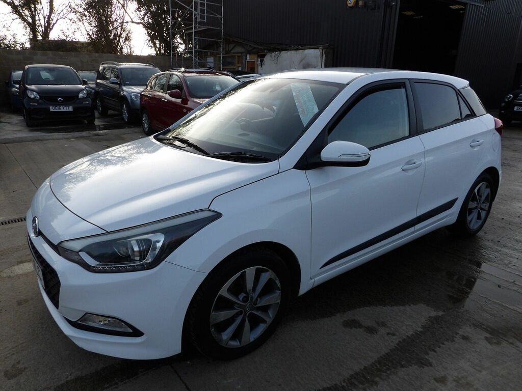 Hyundai I20 1.4 Crdi Premium Hatchback Euro White #3