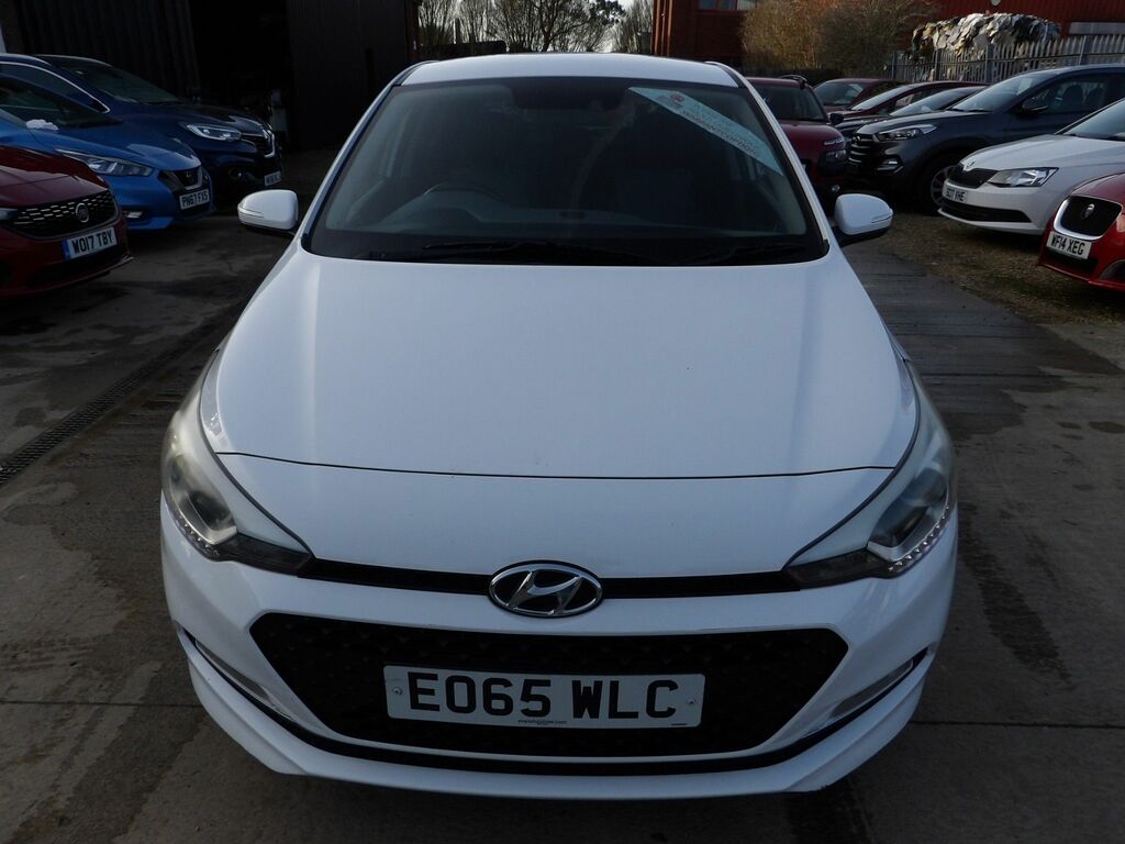 Hyundai I20 1.4 Crdi Premium Hatchback Euro White #2