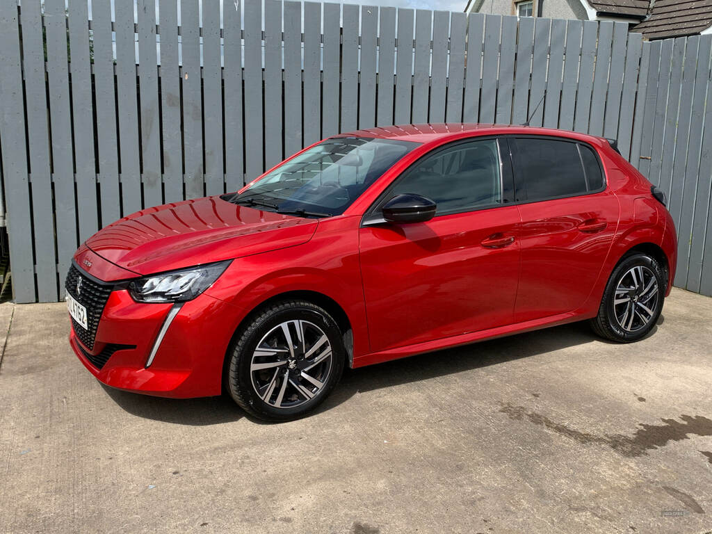 Peugeot 208 1.5 Bluehdi 100 Allure Premium BYZ4762 Red #3