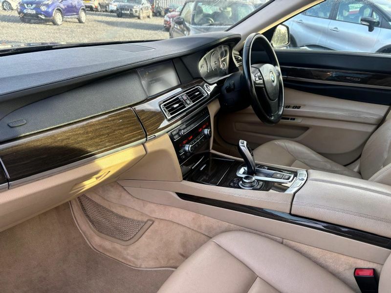 BMW 7 Series White #7