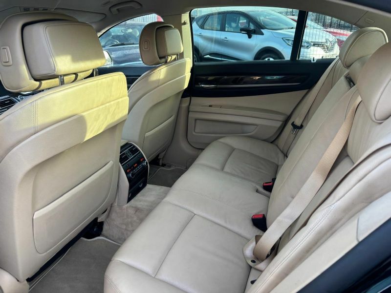 BMW 7 Series White #8