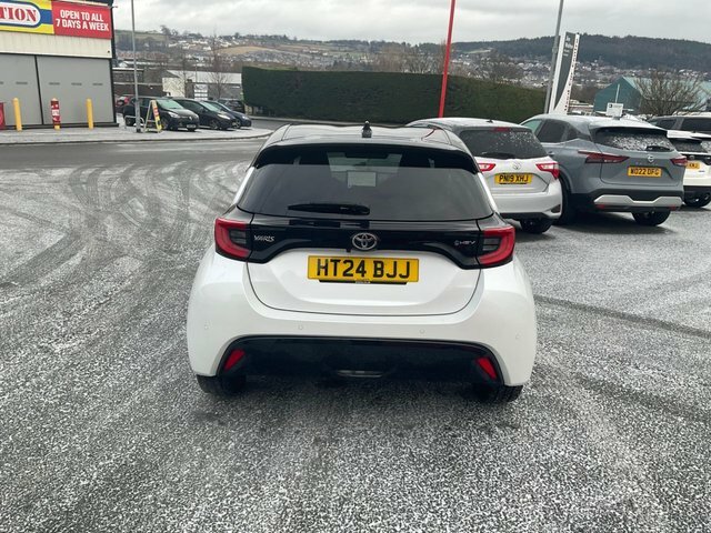 Toyota Yaris 1.5 Vvt-h Premiere Edition Hatchback Hy HT24BJJ White #4