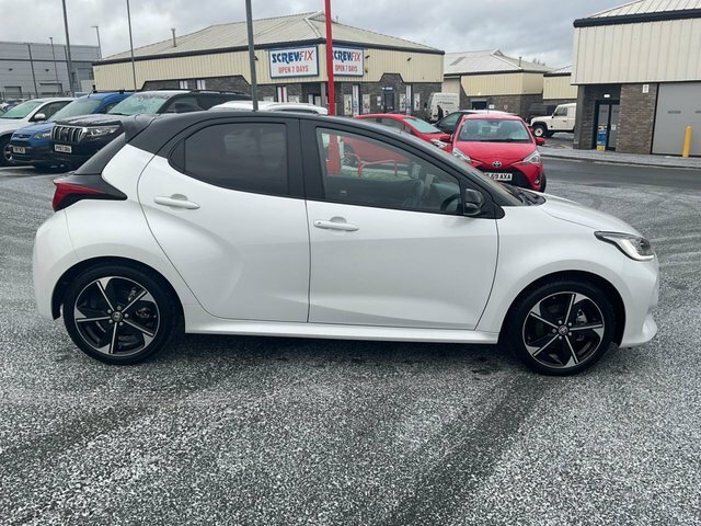 Toyota Yaris 1.5 Vvt-h Premiere Edition Hatchback Hy HT24BJJ White #2