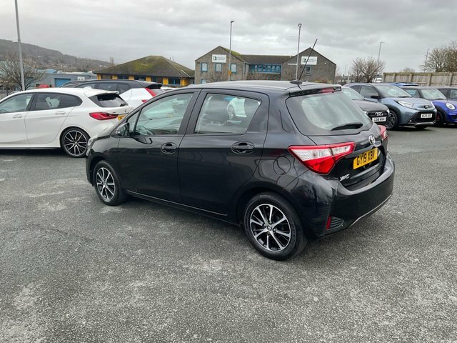 Toyota Yaris 1.5 Vvt-i Icon Tech Hatchback Eu GY19XBV Black #4