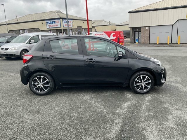 Toyota Yaris 1.5 Vvt-i Icon Tech Hatchback Eu GY19XBV Black #3