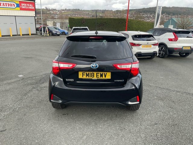 Toyota Yaris 1.5 Vvt-h Design Hatchback Hybrid E-cvt FM18EWV Black #4