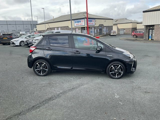 Toyota Yaris 1.5 Vvt-h Design Hatchback Hybrid E-cvt FM18EWV Black #2
