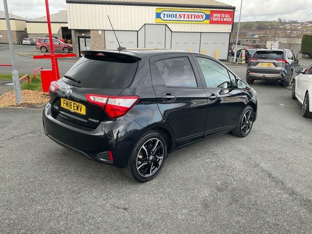 Toyota Yaris 1.5 Vvt-h Design Hatchback Hybrid E-cvt FM18EWV Black #3