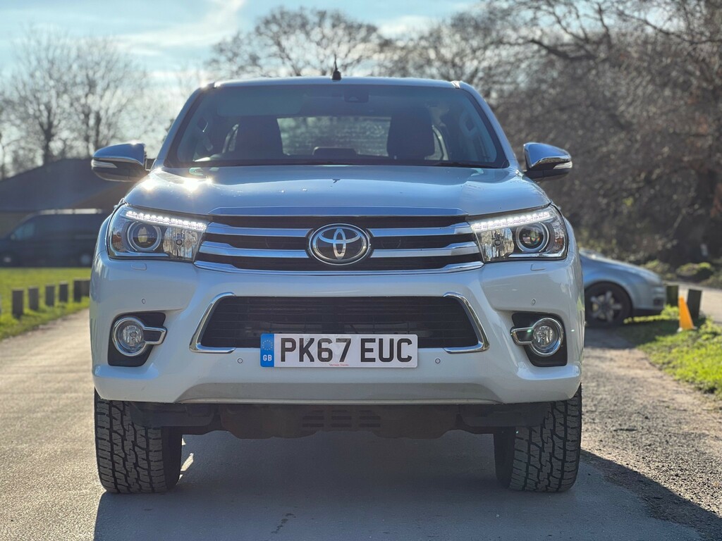 Toyota HILUX Invincible X 4Wd D-4d Dcb White #2