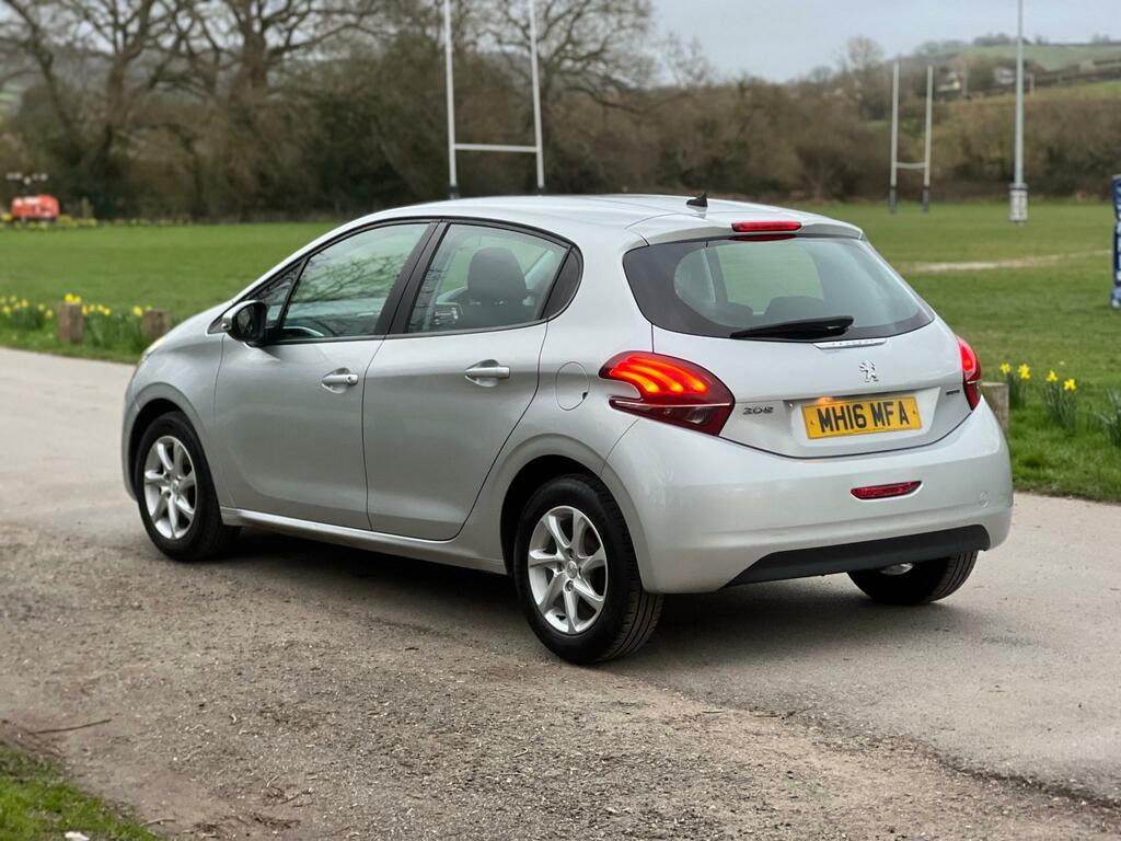 Peugeot 208 Active Silver #4