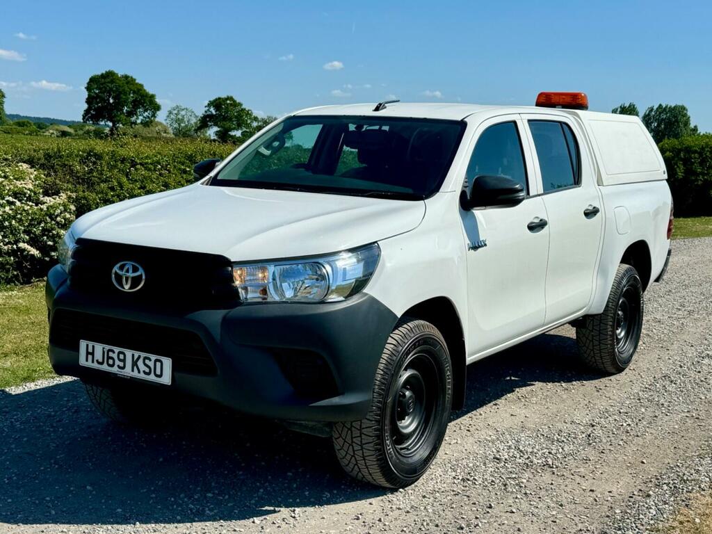 Toyota HILUX 2.4 D-4d Active Utility Spec 2019 White