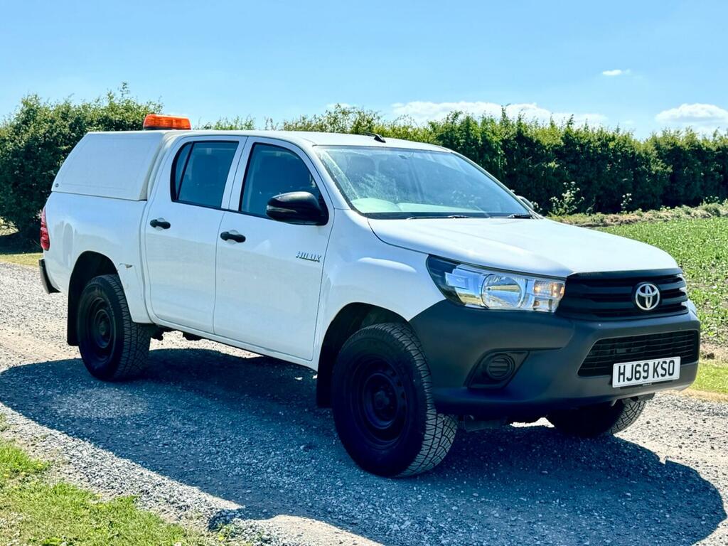 Toyota HILUX 2.4 D-4d Active Utility Spec 2019 HJ69KSO White #2