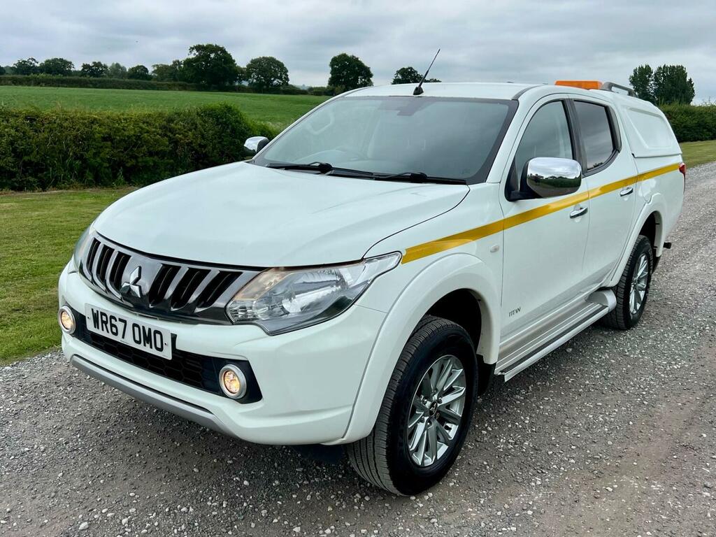 Mitsubishi L200 2.4 Di-d Titan Double Cab 2017 White