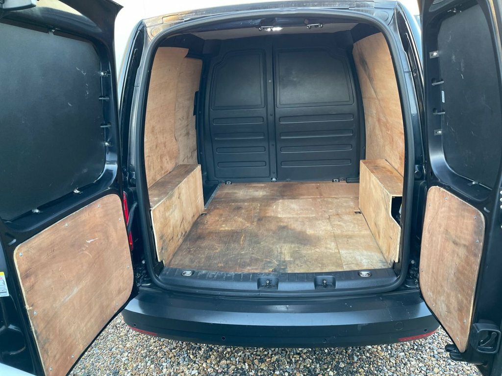 Volkswagen Caddy 2L Startline Black #4