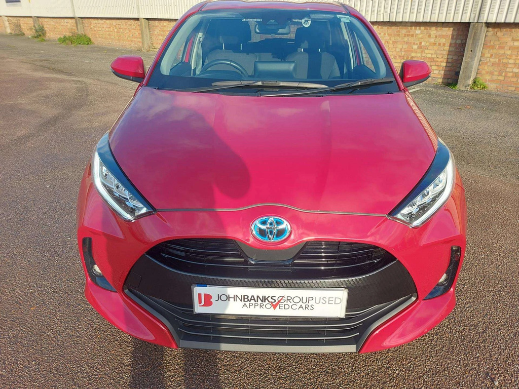 Toyota Yaris Design Hev Cvt EF72ZYT Red #2
