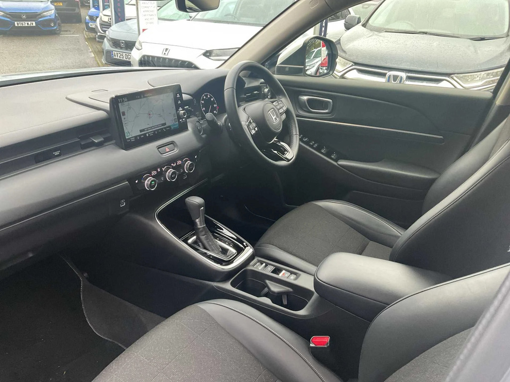 Honda Hr-V 1.5 I-mmd Advance Cvt AY22ONR White #2