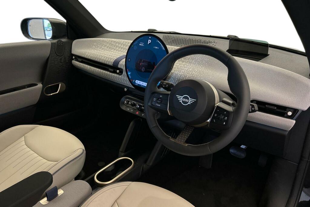 Mini Hatch Cooper E Black #6