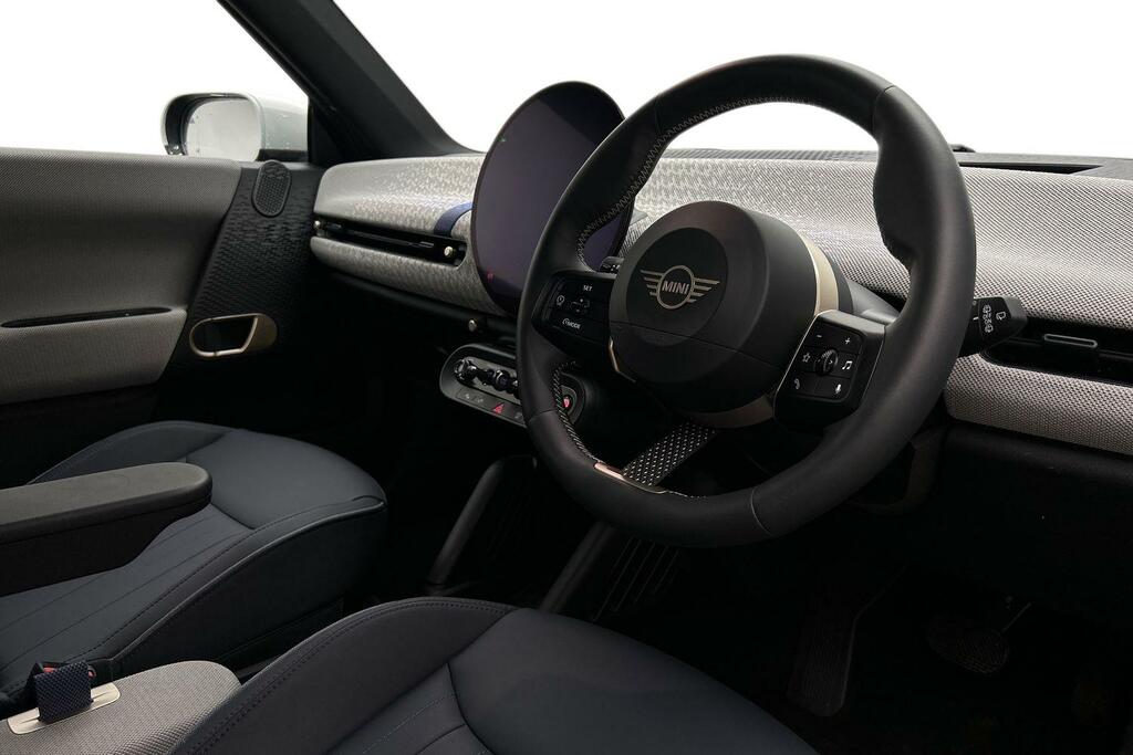 Mini Hatch Cooper E ST74UUG Black #6