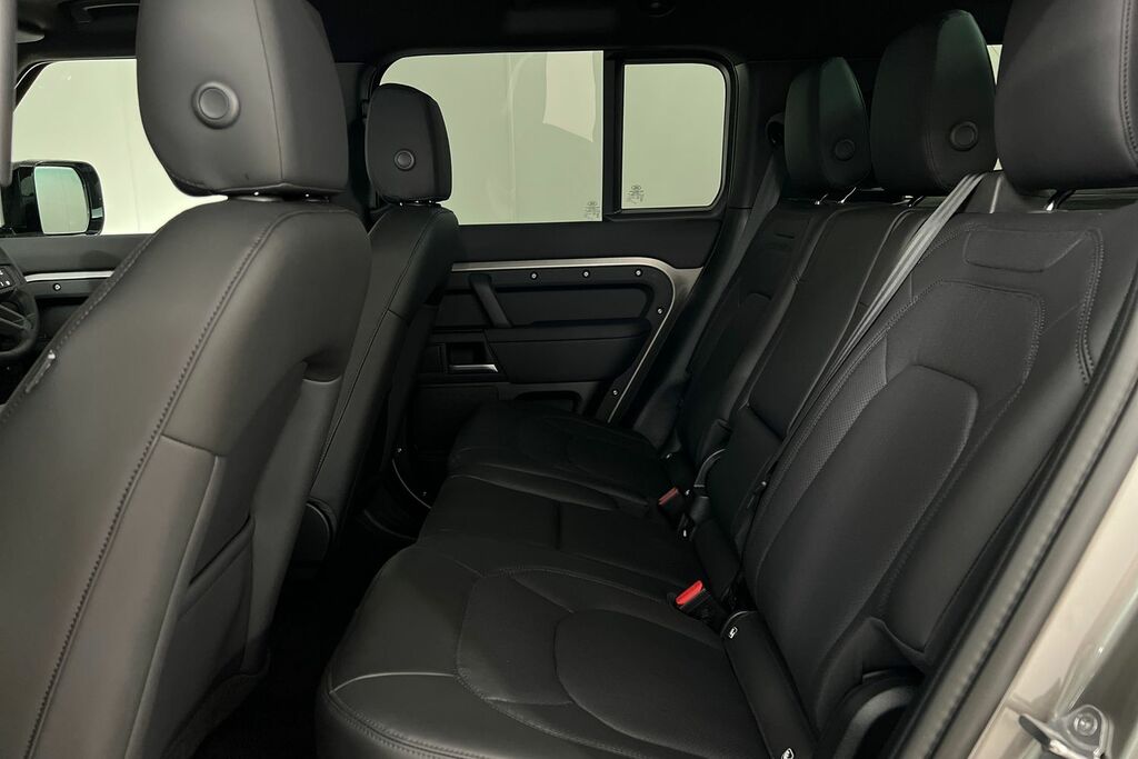 Land Rover Defender 130 D350 130 X-dynamic Se SO25EPX Silver #4