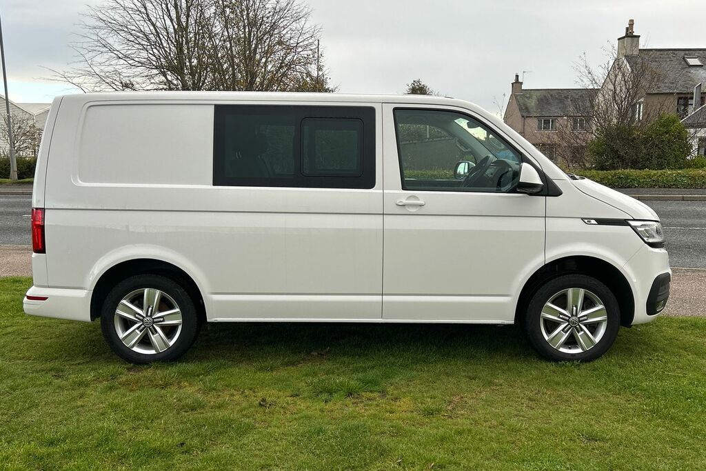 Volkswagen Transporter 2.0 Tdi 150 Highline Kombi Van Dsg GF24VOC White #4