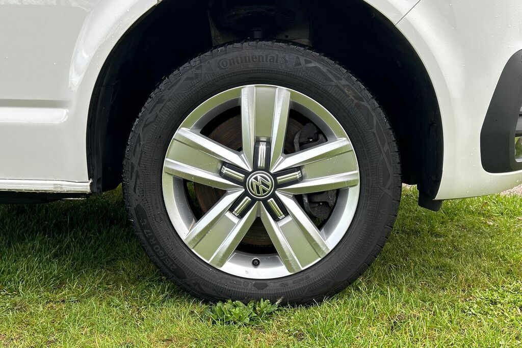 Volkswagen Transporter 2.0 Tdi 150 Highline Kombi Van Dsg GF24VOC White #5