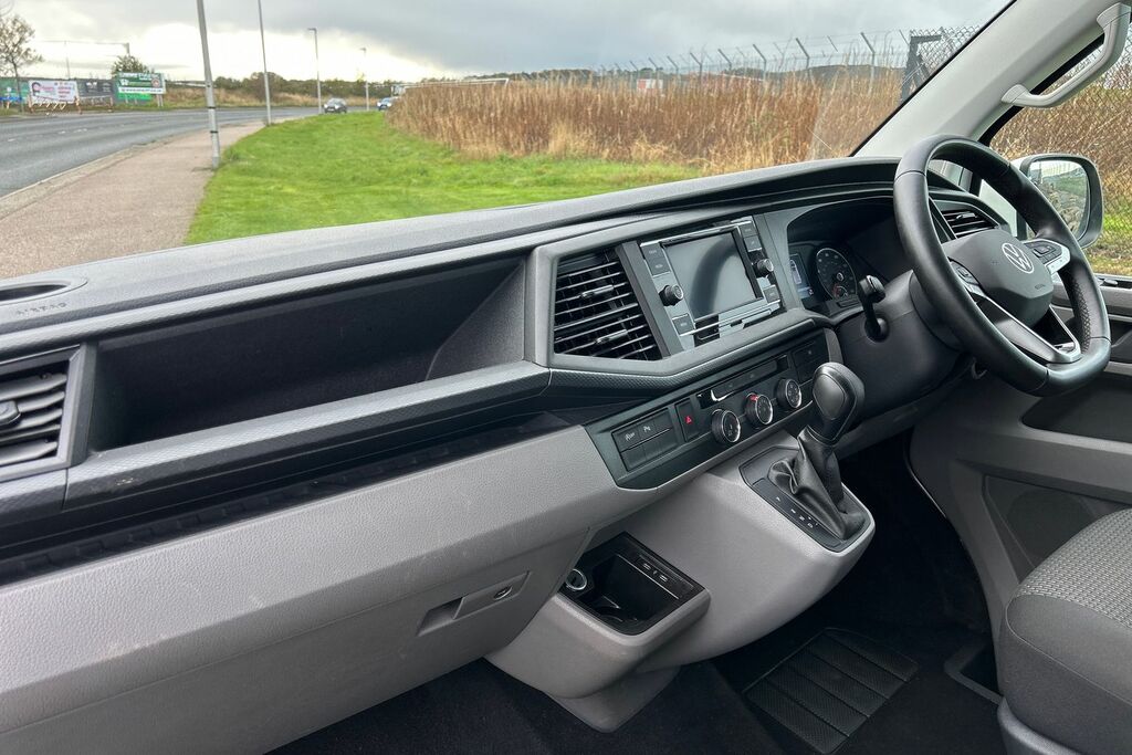 Volkswagen Transporter 2.0 Tdi 150 Highline Kombi Van Dsg GF24VOC White #2