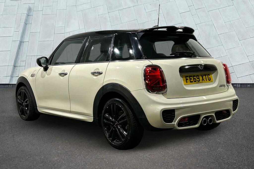 Mini Hatch 5-Door Cooper S Sport FE69XTG White #2