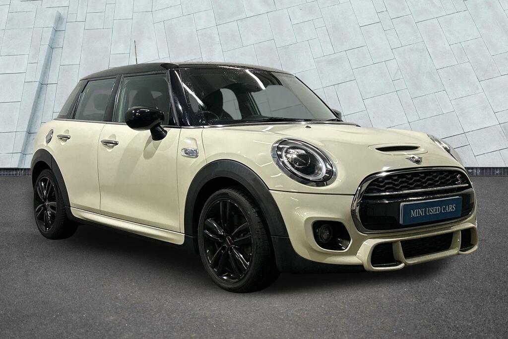 Mini Hatch 5-Door Cooper S Sport FE69XTG White