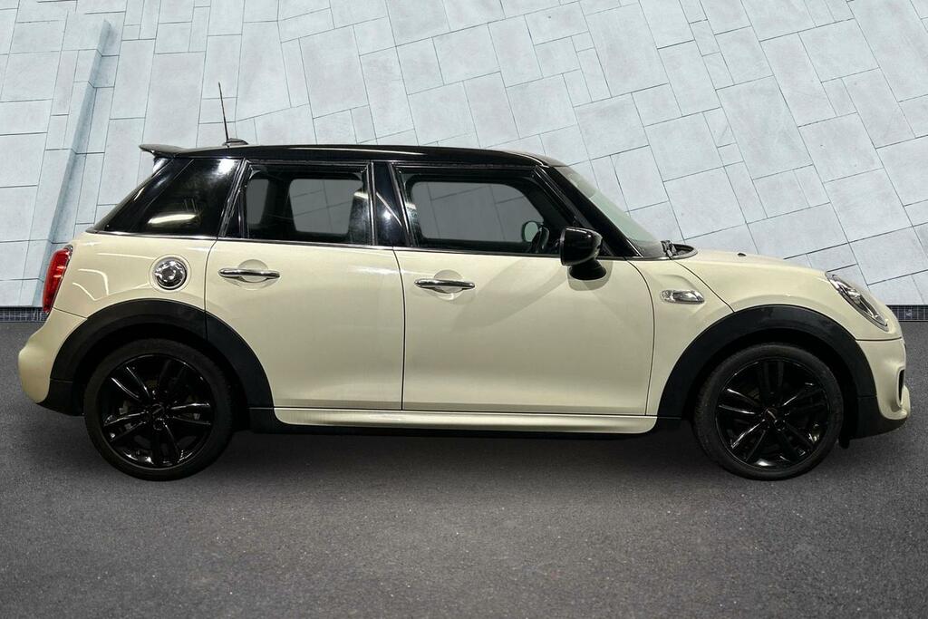 Mini Hatch 5-Door Cooper S Sport FE69XTG White #3
