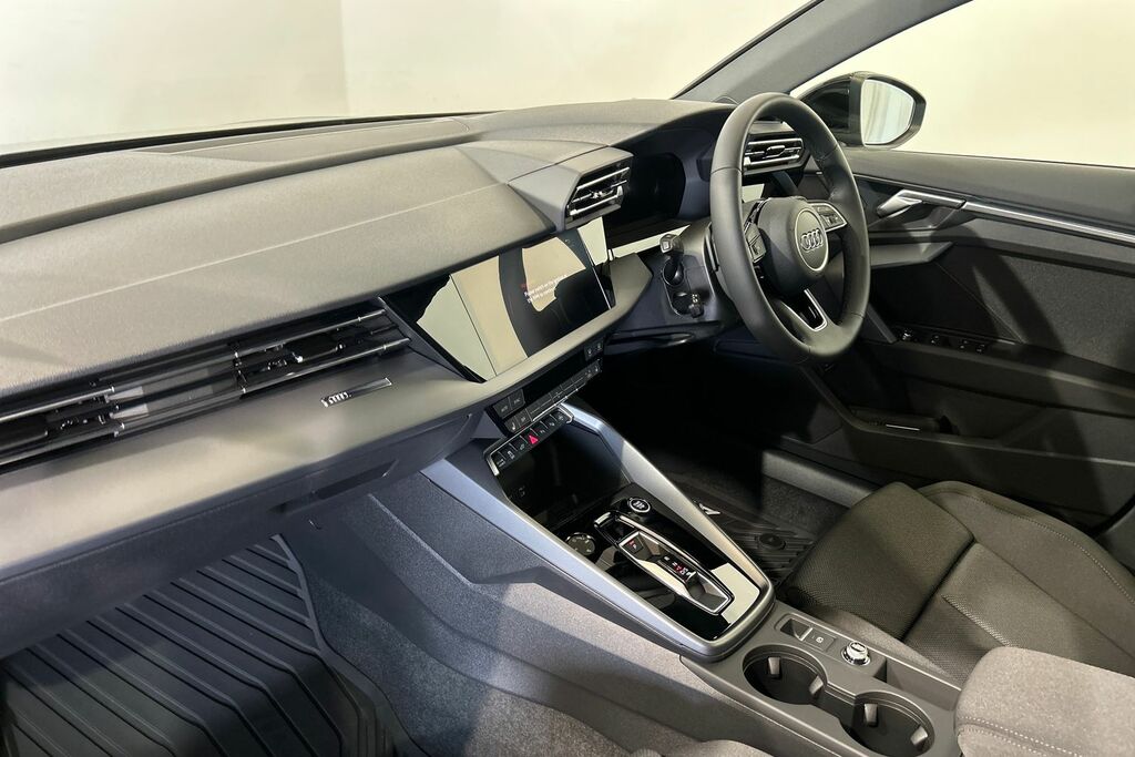 Audi A3 Sport 40 Tfsi E 204 Ps S Tronic SW25OFA Black #2