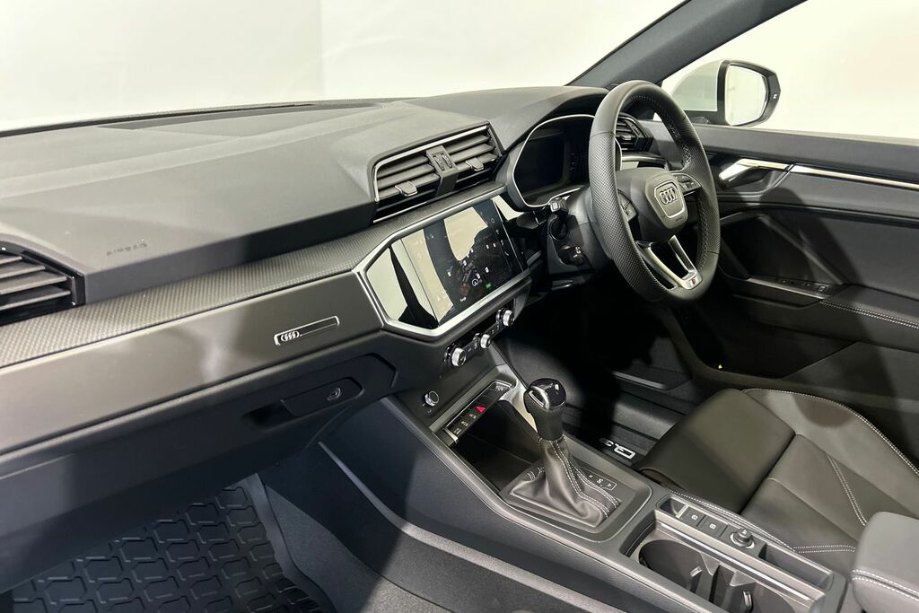 Audi Q3 S Line 35 Tfsi 150 Ps S Tronic SV75WJF White #2